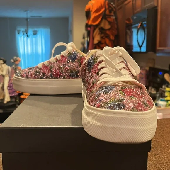 Betsey Johnson Sidny Sneakers Size 9 - Like New except for soles - Picture 2 of 2